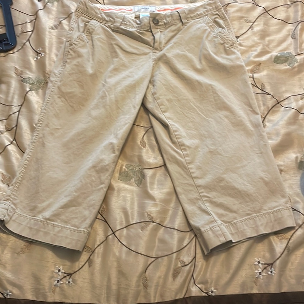 Old Navy khaki capris